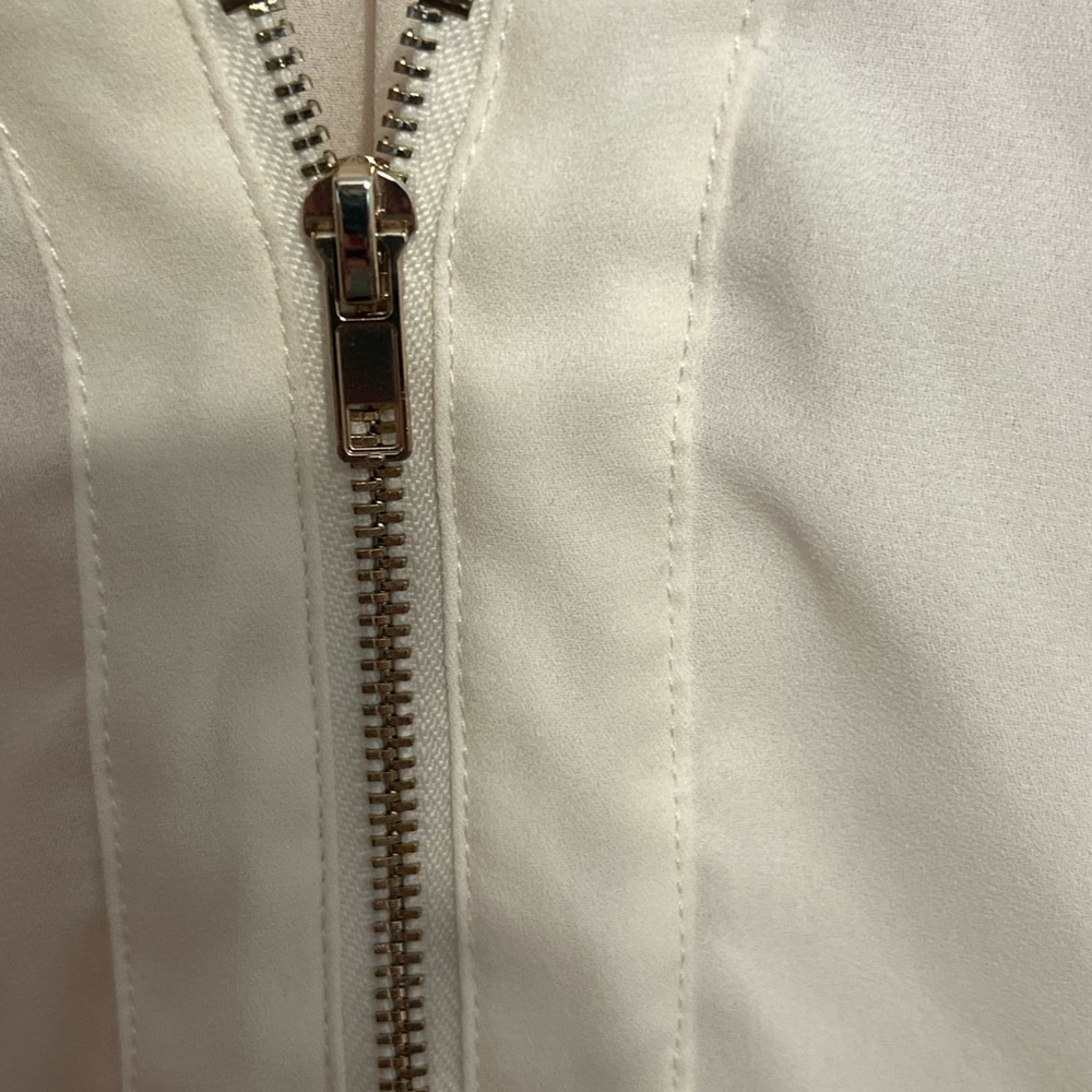 Ivory zip front long sleeve blouse. Forever 21 +. Size XL. Gathered back - Picture 6 of 6